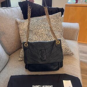 Saint Laurent Niki Quilted Black Medium Gold chain Shoulder Bag
